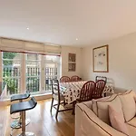 Stylish Mews House With Parking