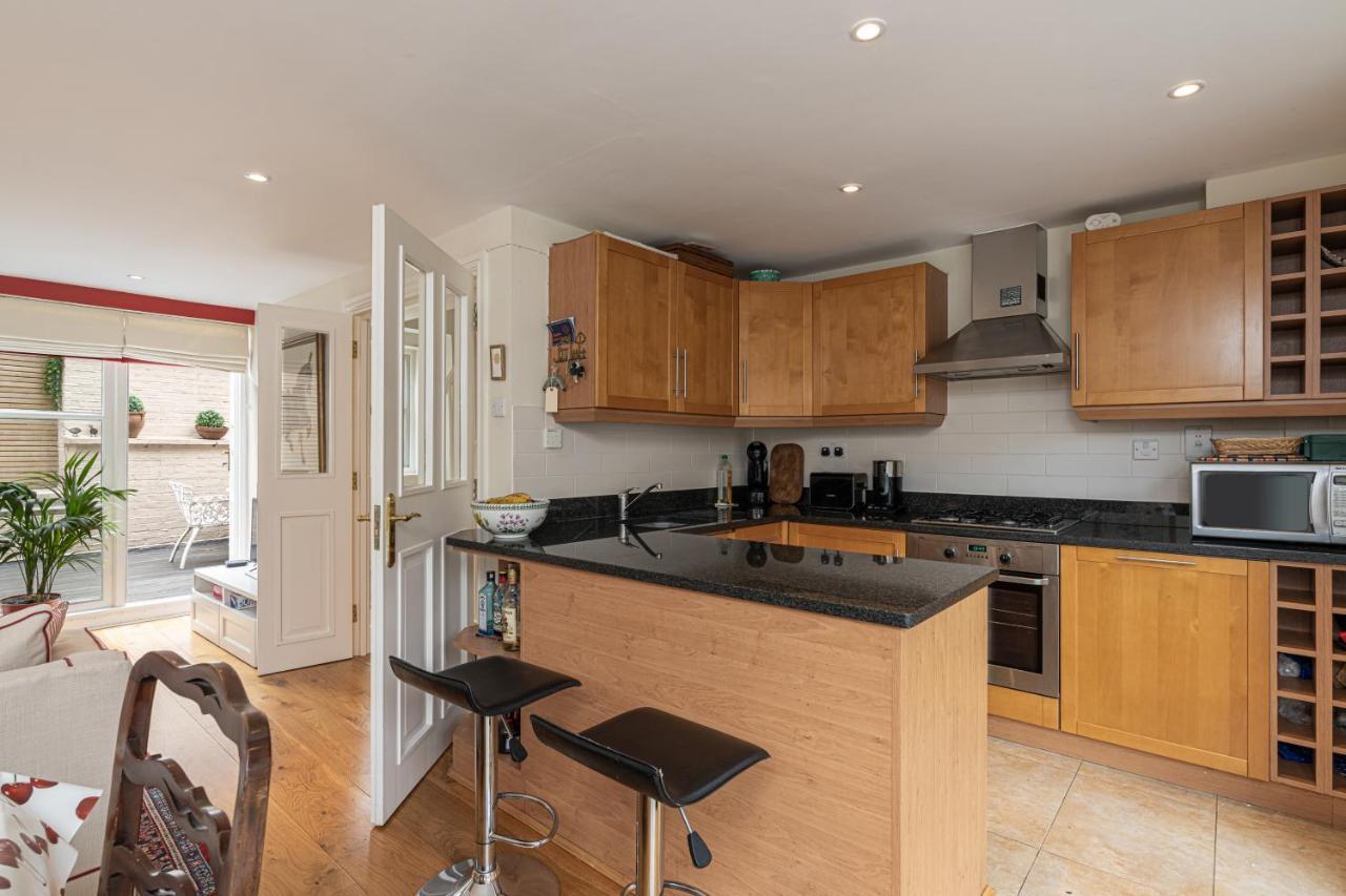 Ferienhaus Stylish Mews House With Parking London
