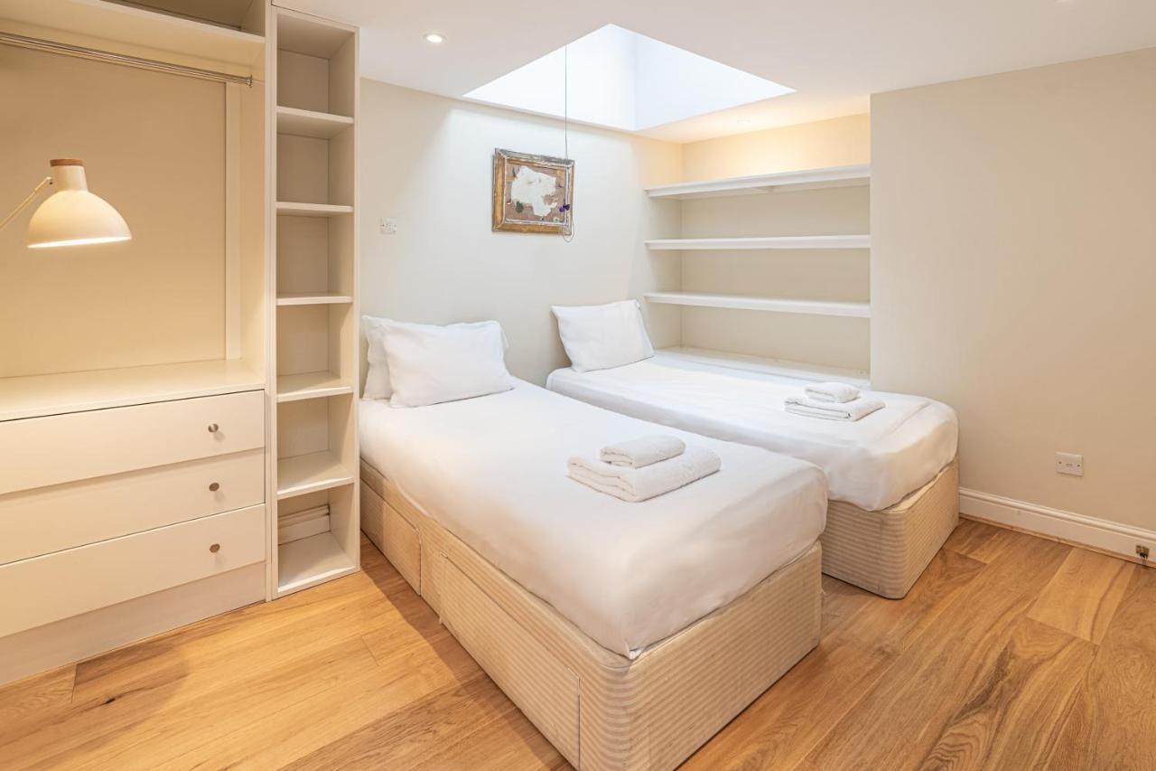 Stylish Mews House With Parking Ferienhaus London